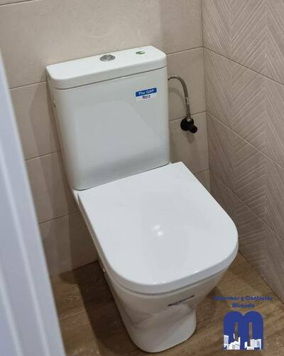 Actualización integral del cuarto de baño en un piso ubicado en Gijón