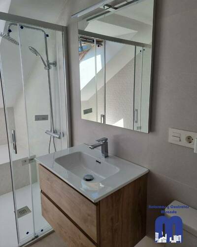 Reforma de un baño abuhardillado