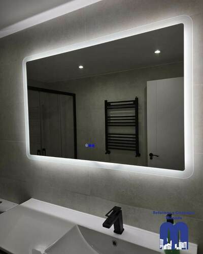 Reforma integral con criterio y detalle: cocina y baños renovados, materiales actuales y una línea estética coherente en toda la vivienda