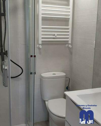 Reforma integral de baño pequeño | Optimización del espacio