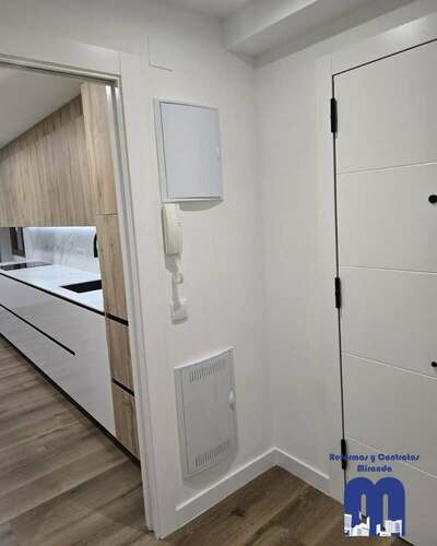 Reforma integral de piso con cocina moderna y baños renovados en Gijón