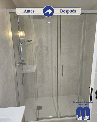 Reforma integral de piso con cocina moderna y baños renovados en Gijón