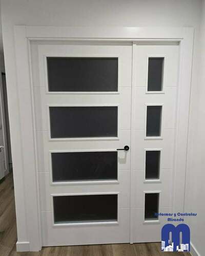 Reforma integral de piso con cocina moderna y baños renovados en Gijón