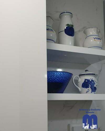 Reforma de cocina alargada moderna en Gijón | Reformas Miranda