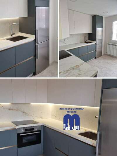 Reforma de cocina moderna en Gijón con mobiliario bicolor